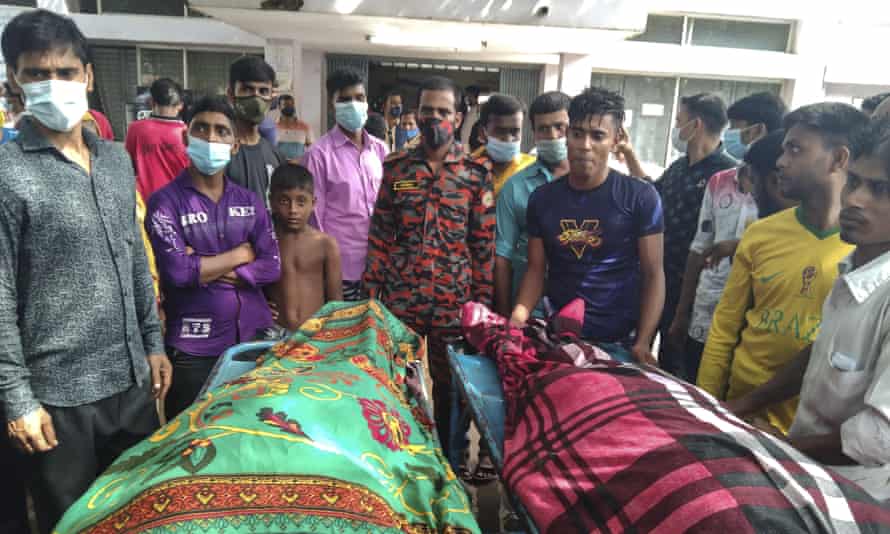 Lightning at a boat kills 16 in Bangladesh